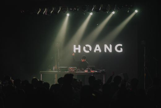 Electronic Pop Artist Hoang Signs to Midnight